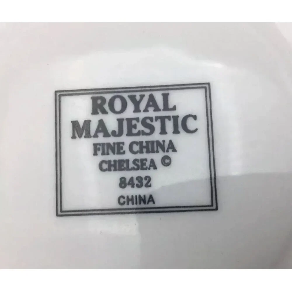 ROYAL MAJESTIC CHELSEA FINE CHINA 3 Dinner plates 1 cup 1 saucer 8432 Beautiful